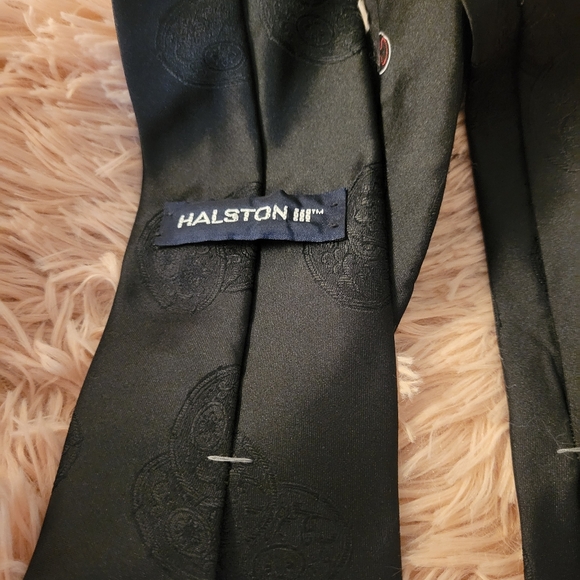 Halston III tie - Picture 3 of 3